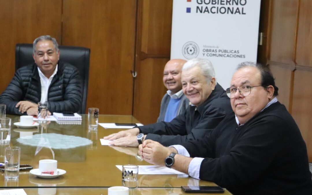 Ministro Segovia apunta a saldar deudas con constructoras