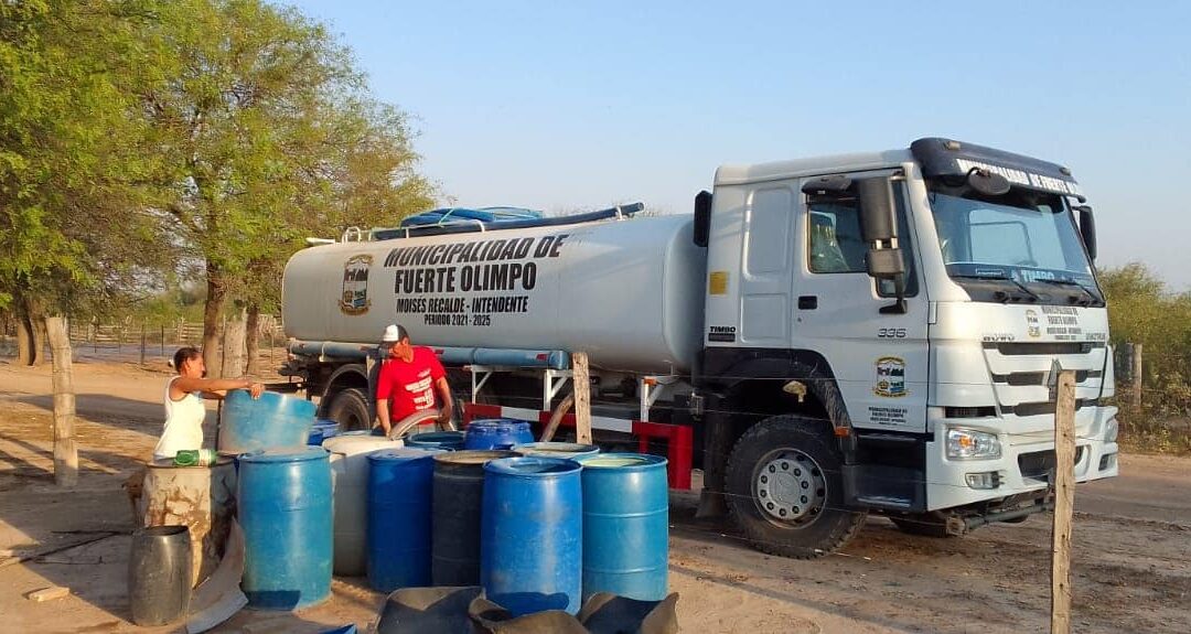 Timbo entregó un camión al municipio de Fuerte Olimpo para acarreo de agua