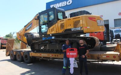 Timbo entrega una excavadora a DAX S.A.