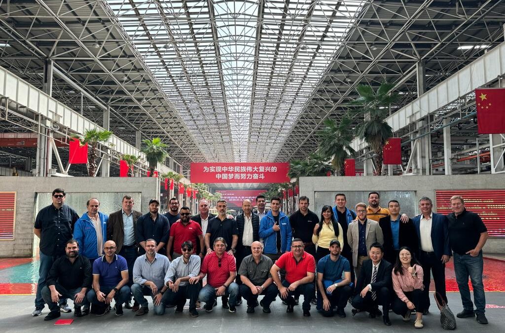 Clientes de Timbo visitan fábricas de Sinotruk y Sany en China