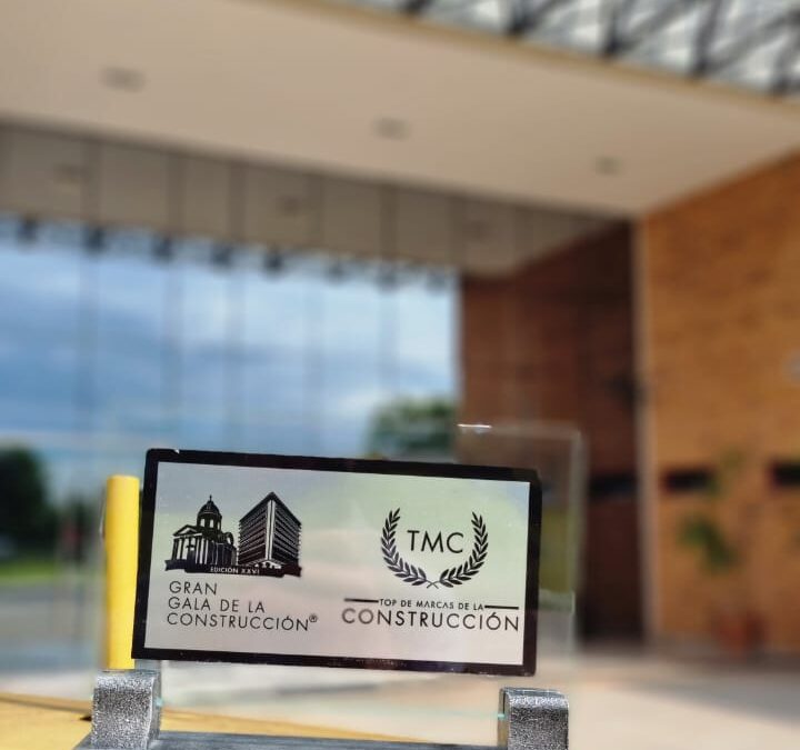 Empresas socias son reconocidas en gran gala de la construcción