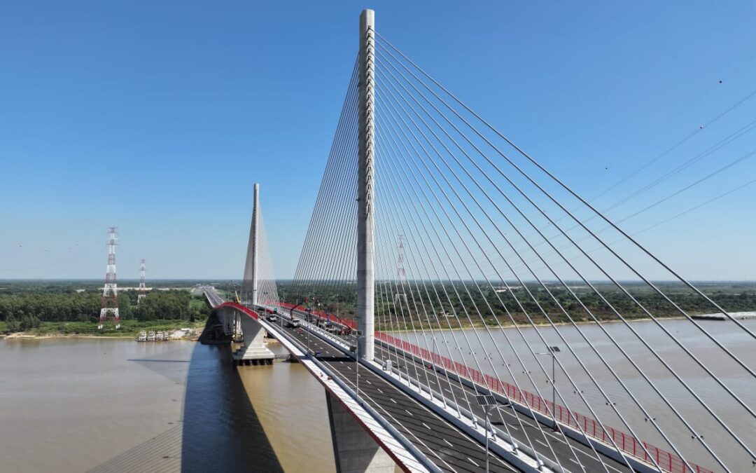 Delegación de ingenieros visita el Puente Héroes del Chaco