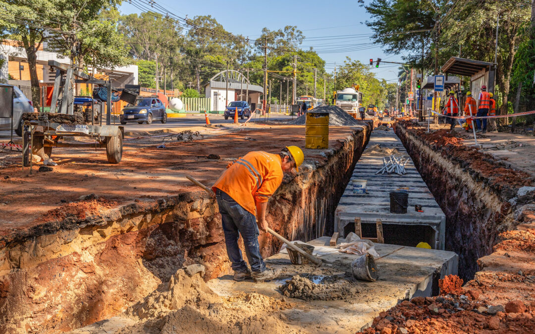 Mariscal López avanza en la construcción de tuberías de desagüe pluvial