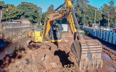 Construpar avanza con las obras de canalización en el arroyo San Lorenzo
