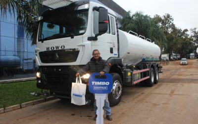 Timbo entrega un camión regador Sinotruk TX336 a la empresa CIVSA