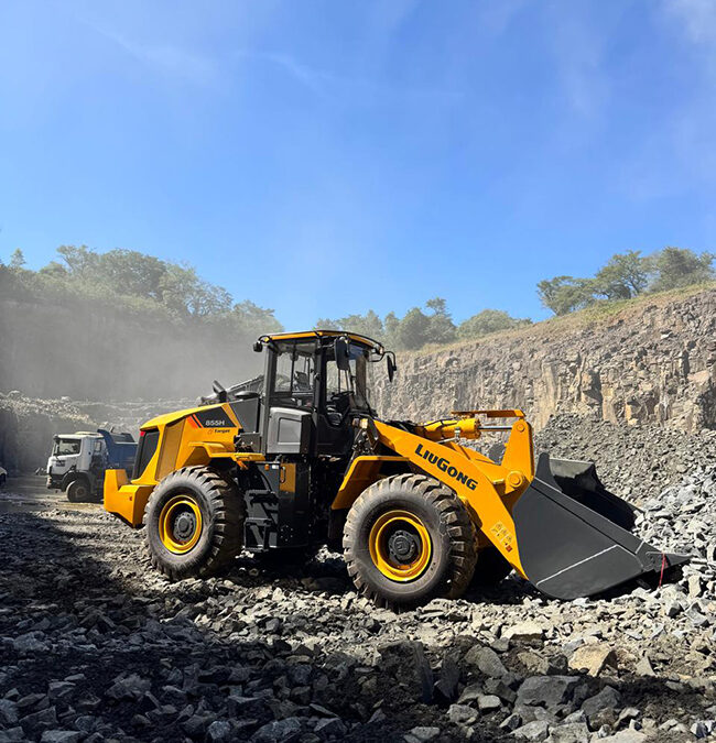 Target S.A. entrega nuevos equipos Liugong a Construmaq Sur SRL 